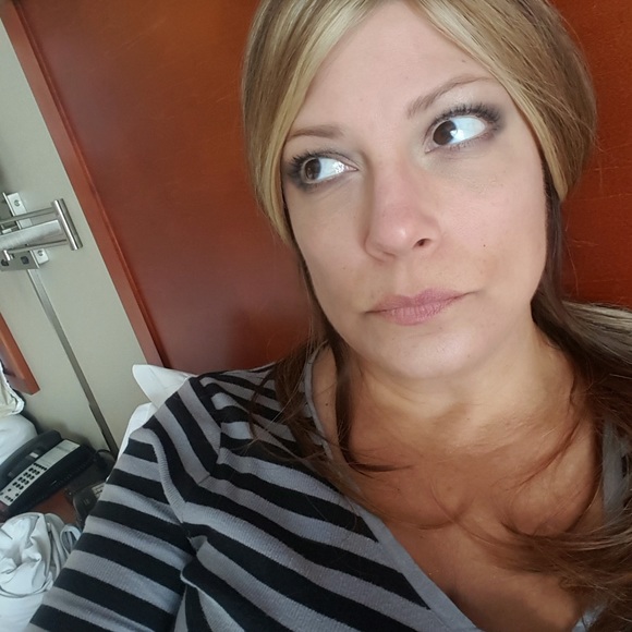 It’s Annessa! PoshSeller/Ambassador/Affiliate 🌼 - Picture 6 of 8